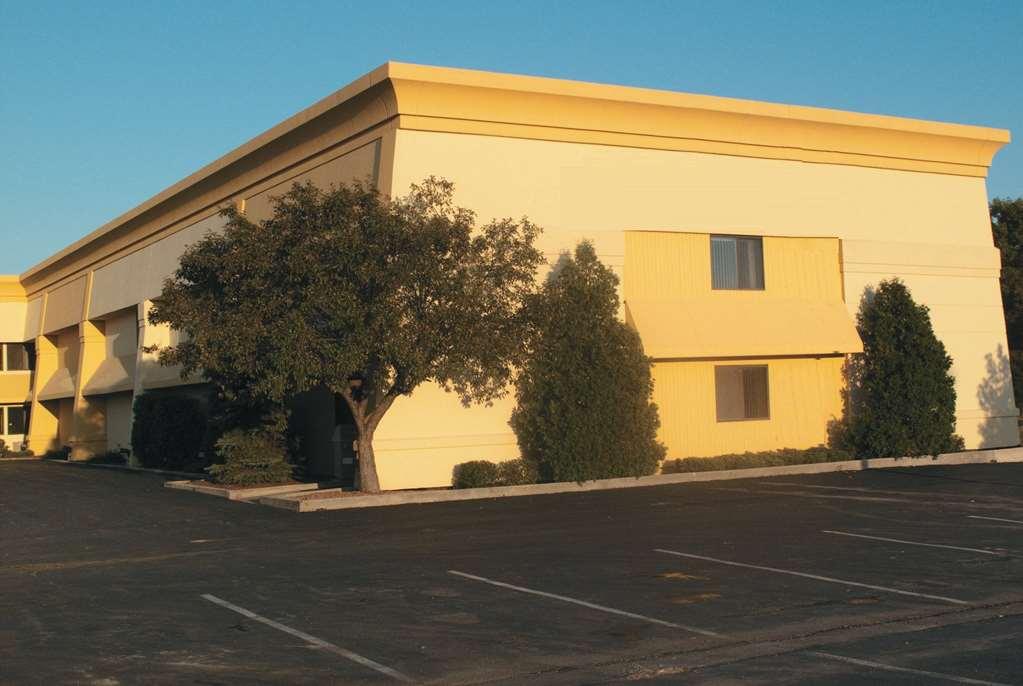 Days Inn By Wyndham Pleasant Prairie Kenosha Экстерьер фото