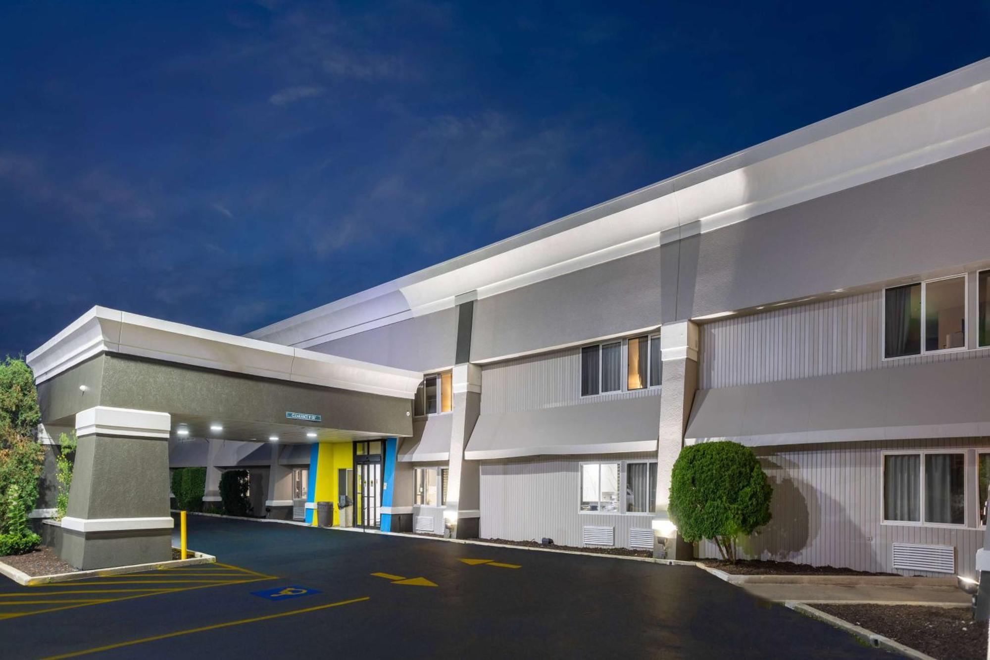 Days Inn By Wyndham Pleasant Prairie Kenosha Экстерьер фото